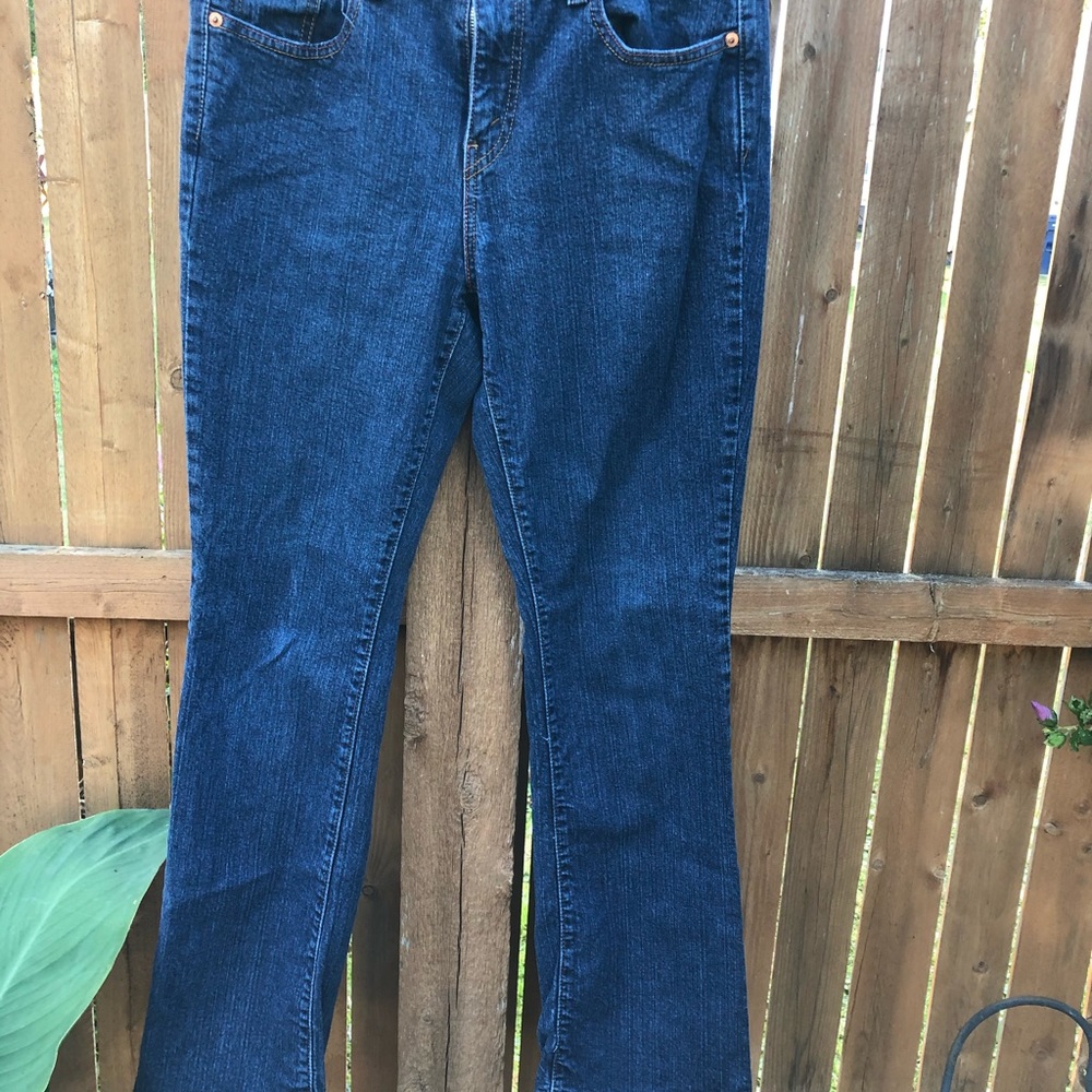 Levi’s woman’s 515 size 8 medium length bootcut!